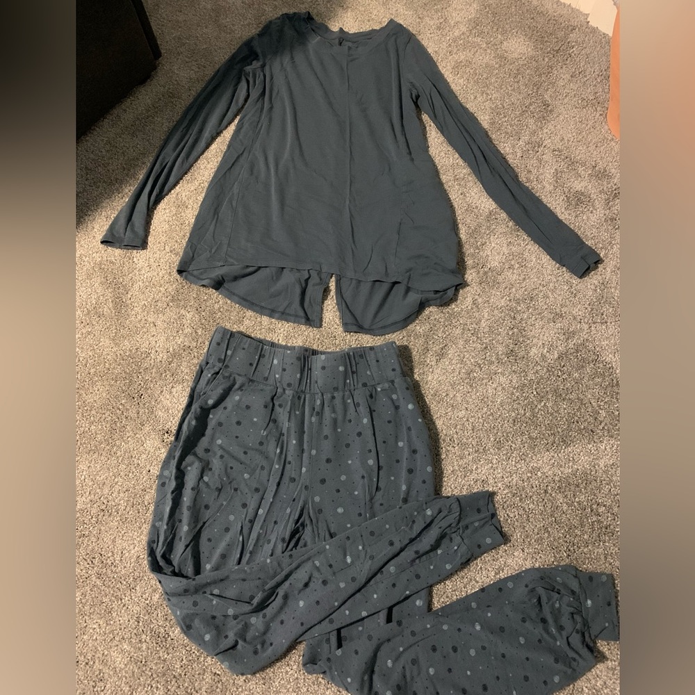Pajama set - Picture 2 of 2